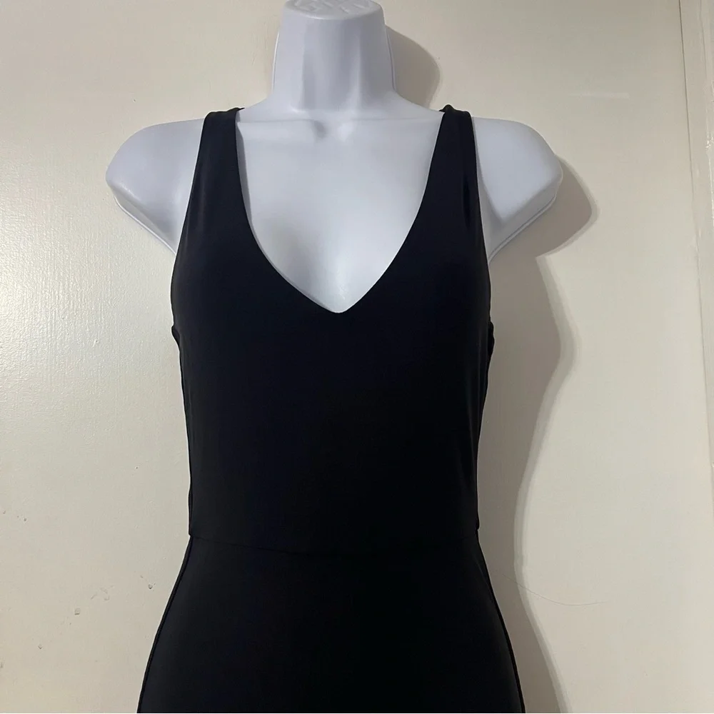 Aritzia Babaton Contour V-Neck Shorts Romper Sz S in Black Athletic